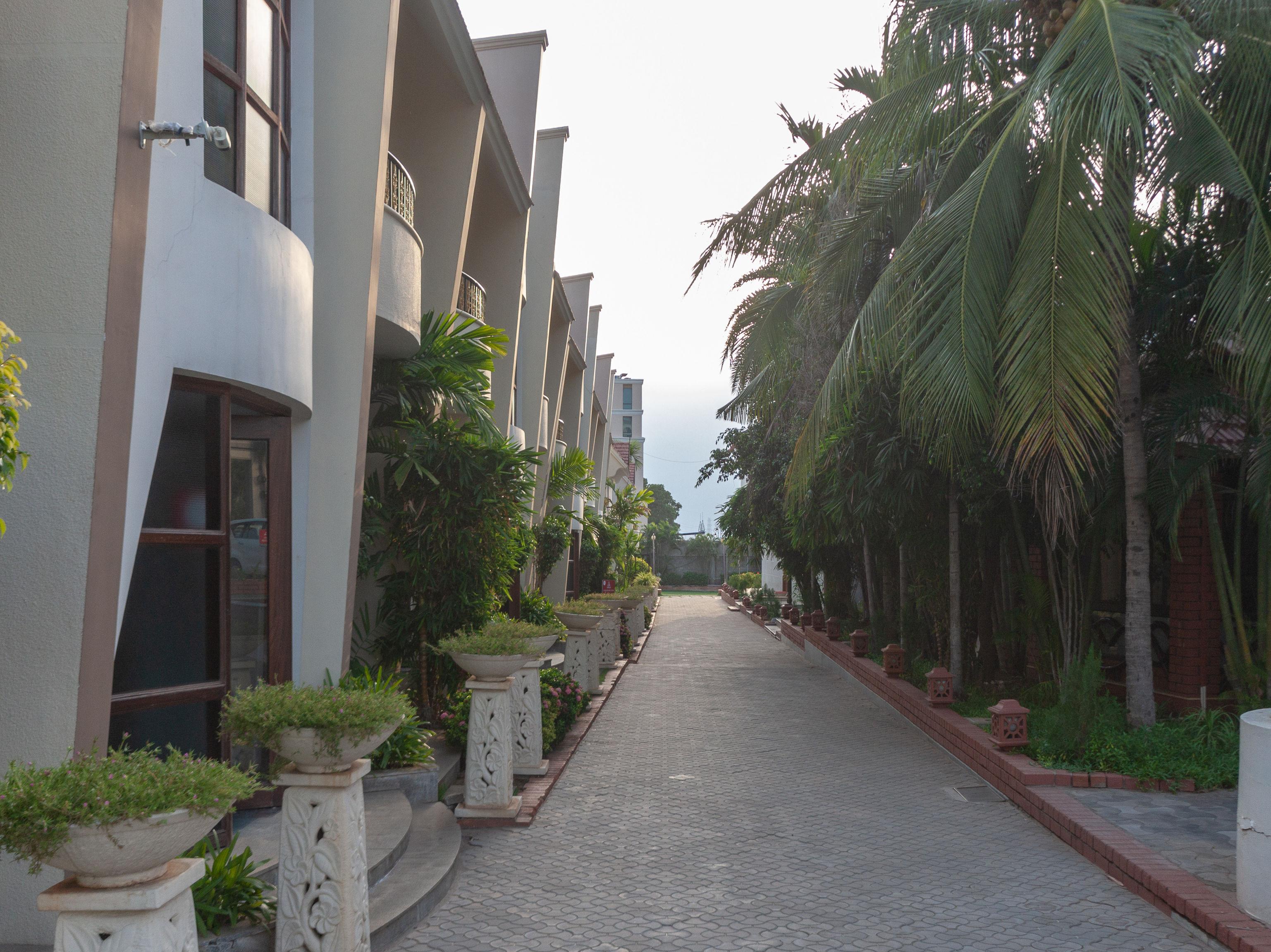 Capital O 6229 Ilara Hotels And Resorts Siruseri Exterior photo