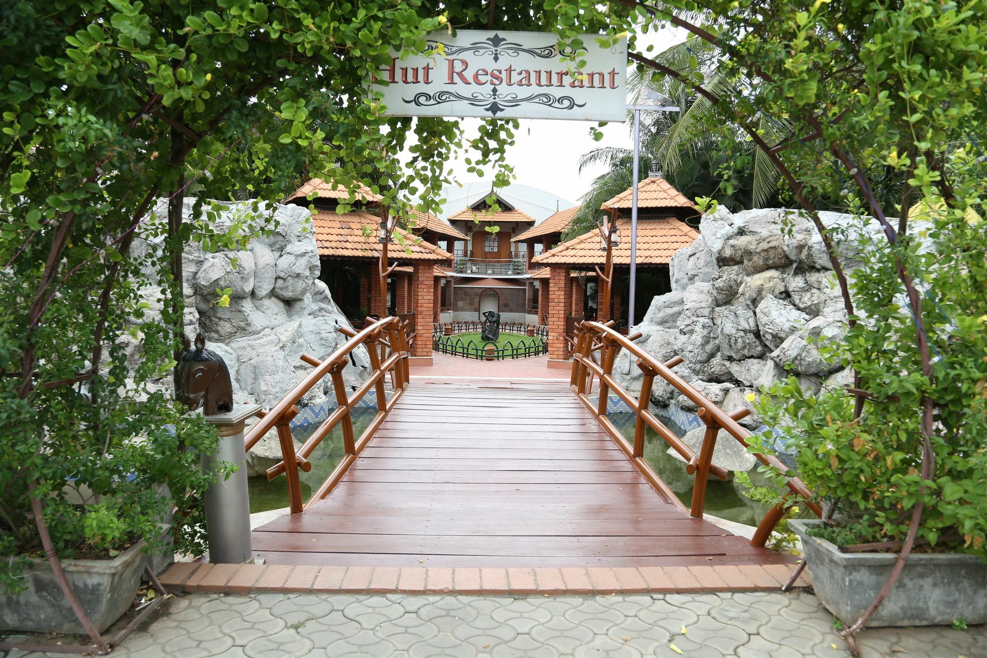 Capital O 6229 Ilara Hotels And Resorts Siruseri Exterior photo